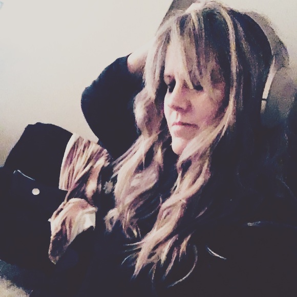 Meet your Posher, Jennifer - Picture 1 of 1